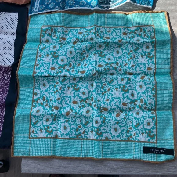 Sayki/hatemaglu lot. 4 pocket squares - 2 linen / 2 silk - Picture 2 of 5